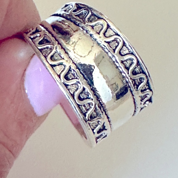 Brand New Concave Personality Fashion Ring. - Picture 7 of 9